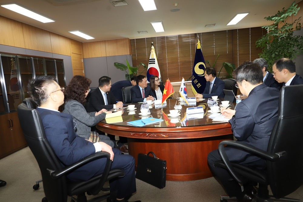 Tăng cường hợp tác, thúc đẩy sự tham gia hiệu quả của doanh nghiệp tài chính có vốn đầu tư Hàn Quốc tại Việt Nam