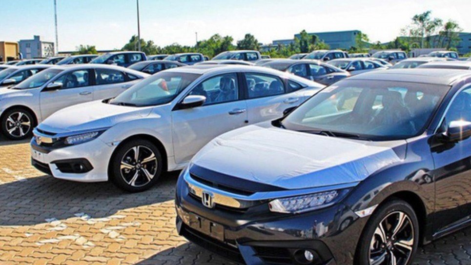 Doanh số xe ô tô nhập khẩu nguyên chiếc giảm 47%