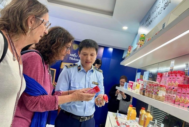 Tham quan miễn phí phòng trưng bày "Nhận diện hàng thật - hàng giả Made in Japan"