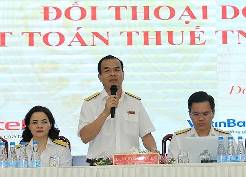 Phó Cục trưởng Cục Thuế Đồng Nai Nguyễn Văn Viện giải đáp vướng mắc cho doanh nghiệp. Ảnh: Việt Dũng