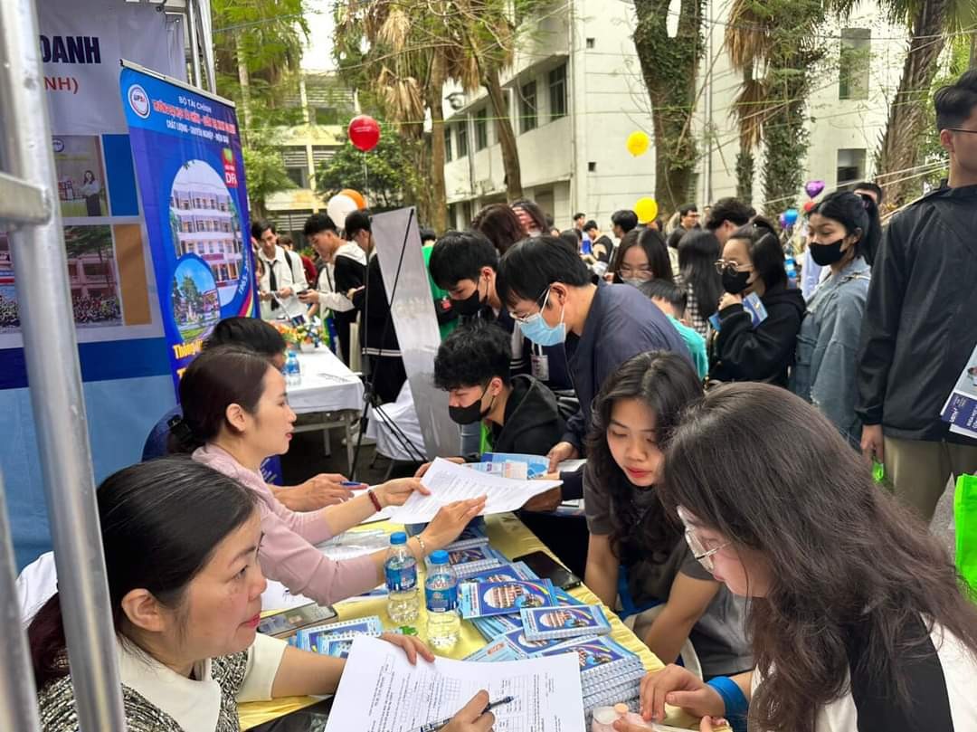 Trường Đại học Tài chính - Quản trị kinh doanh xét tuyển thẳng với 4 nhóm đối tượng