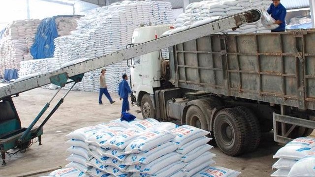 Giá xuất khẩu phân bón sang Campuchia sụt giảm mạnh