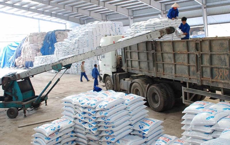 Giá xuất khẩu phân bón sang Campuchia sụt giảm mạnh