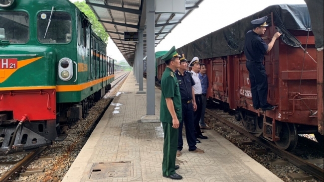 Thúc đẩy giao thương liên vận qua đường sắt trên địa bàn Lào Cai