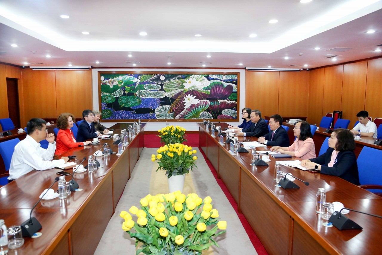 Bộ trưởng Hồ Đức Phớc tiếp Giám đốc Quốc gia WB tại Việt Nam