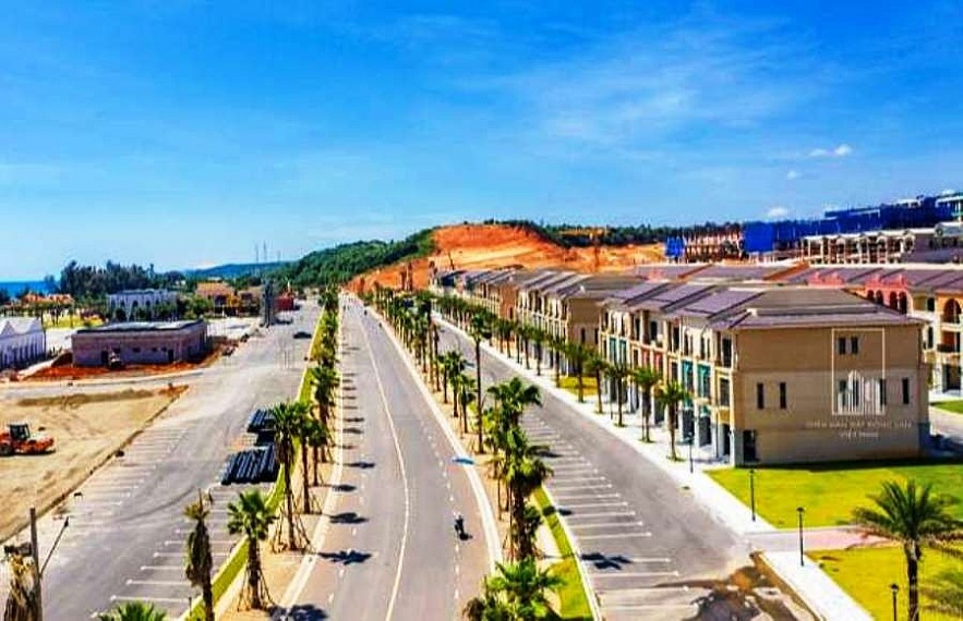 Hoàn thiện cơ sở hạ tầng giúp thúc đẩy kinh tế, du lịch Bình Thuận phát triển. Ảnh: Việt Dũng Hoàn thiện cơ sở hạ tầng giúp thúc đẩy kinh tế, du lịch Bình Thuận phát triển. Ảnh: Việt Dũng