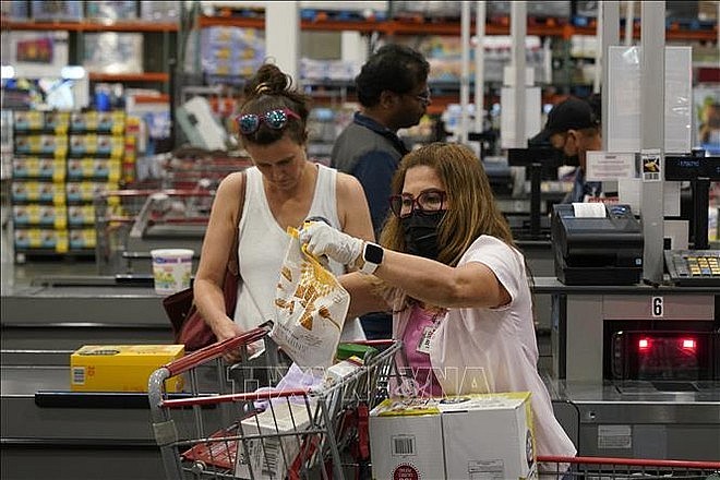 Chi tiêu tiêu dùng thúc đẩy kinh tế Mỹ khởi sắc
