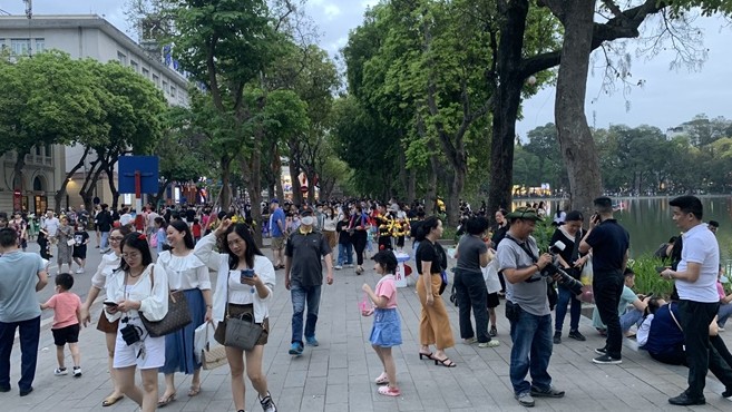 Tăng trần giá vé máy bay, gói "combo" du lịch lên ngôi