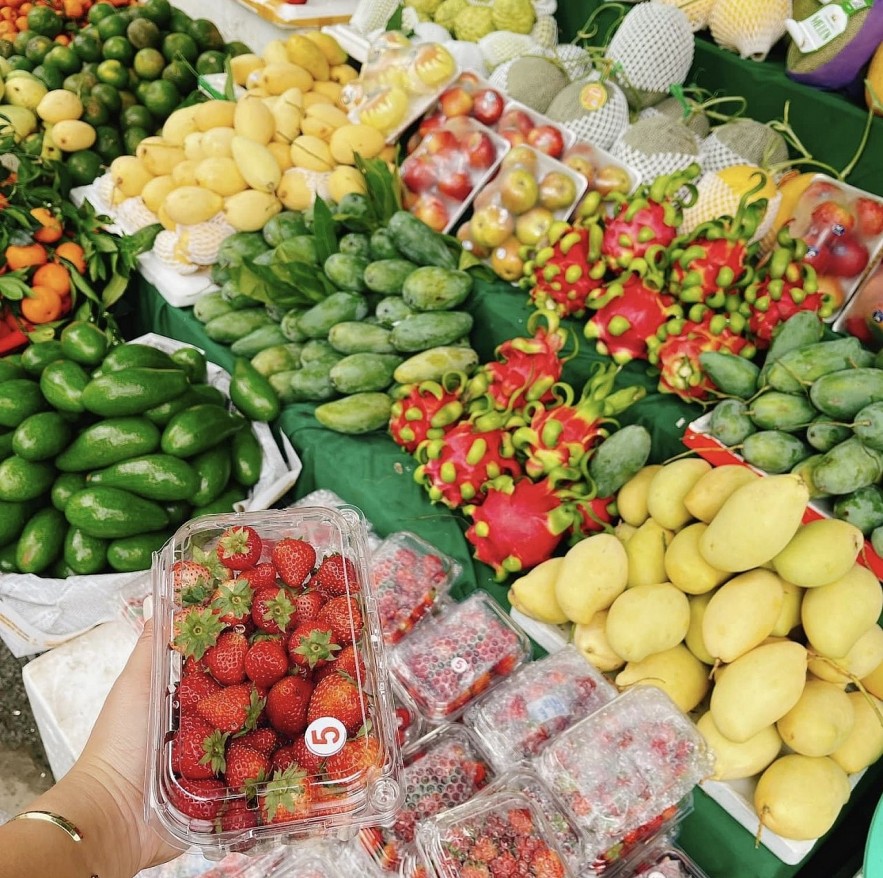Hà Nội: Nhộn nhịp thị trường trái cây đầu hè