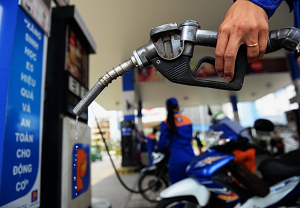 Giá xăng RON95-III giảm nhẹ, giá các mặt hàng xăng dầu khác cùng tăng