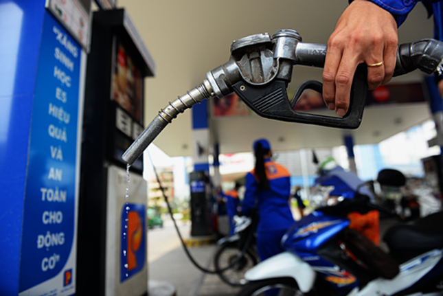 Giá xăng RON95-III giảm nhẹ, giá các mặt hàng xăng dầu khác cùng tăng