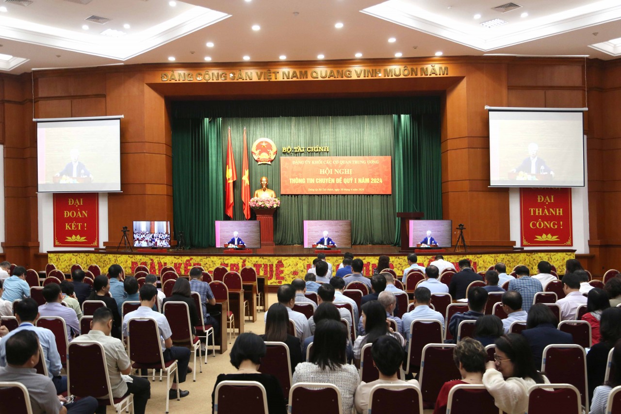 Hơn 400 đảng viên Đảng ủy Bộ Tài chính dự hội nghị thông tin chuyên đề quý I/2024