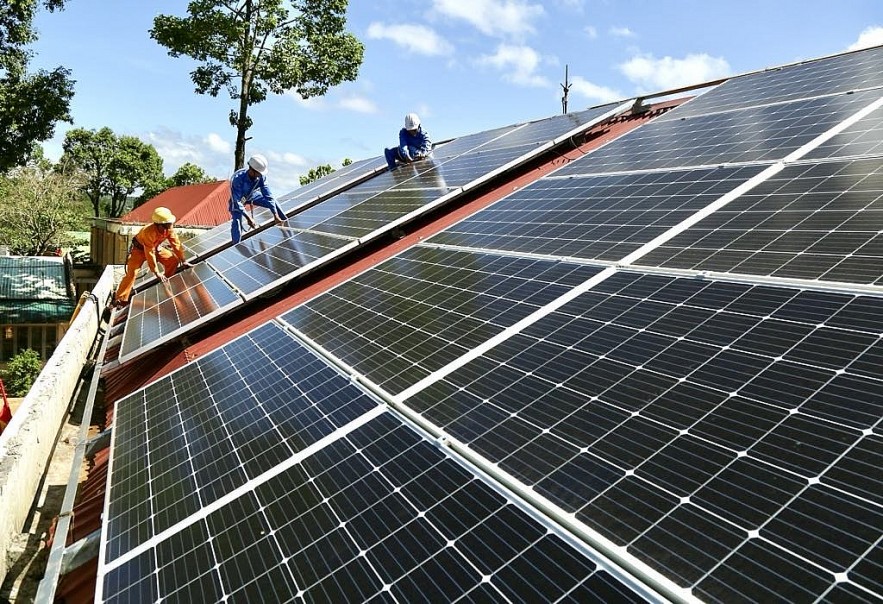 Điện mặt trời mái nhà trong khu công nghiệp, giải pháp xanh hoá nguồn năng lượng