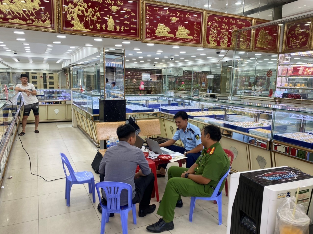 TP. Hồ Chí Minh: Ra quân kiểm soát thị trường vàng trên địa bàn