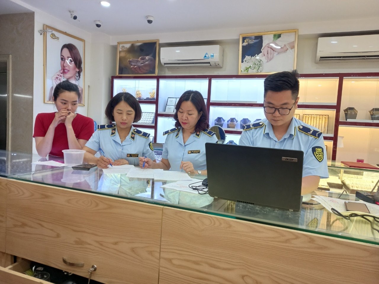 Quảng Ninh: Truy thu thuế bổ sung hơn 50 tỷ đồng từ chống buôn lậu, gian lận thương mại