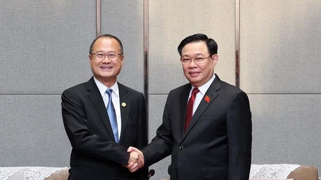Chủ tịch Quốc hội Vương Đình Huệ tiếp lãnh đạo một số tập đoàn của Trung Quốc