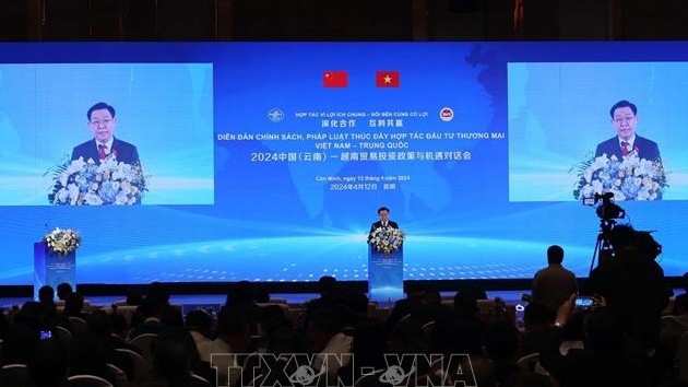 Chủ tịch Quốc hội dự Diễn đàn Chính sách pháp luật thúc đẩy hợp tác đầu tư, thương mại Việt Nam - Trung Quốc