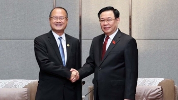 NA Chairman receives leaders of Chinese corporations