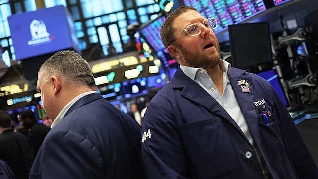 Chứng khoán Mỹ ngập trong sắc đỏ, S&P 500 có phiên tồi tệ nhất kể từ đầu năm