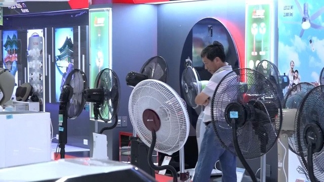 Nắng nóng kéo dài, sức mua sản phẩm điện máy-điện lạnh vẫn trầm lắng