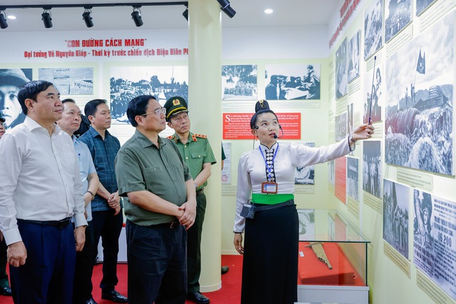 Thủ tướng Phạm Minh Chính dâng hương Đại tướng Võ Nguyên Giáp và tri ân những người làm nên Chiến thắng Điện Biên Phủ- Ảnh 4.