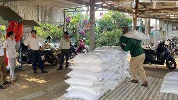 Hoàn thành bàn giao gạo hỗ trợ cho học sinh tại Đắk Nông và Long An trước 1 tuần