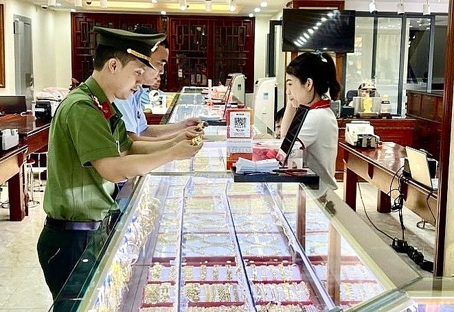 Nghệ An: Bày bán vàng giả mạo nhãn hiệu CHANEL, một doanh nghiệp bị xử phạt