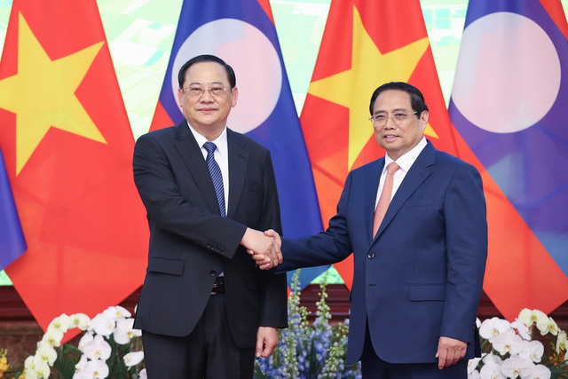 Thủ tướng Phạm Minh Chính gặp làm việc với Thủ tướng Lào Sonexay Siphandone- Ảnh 2.
