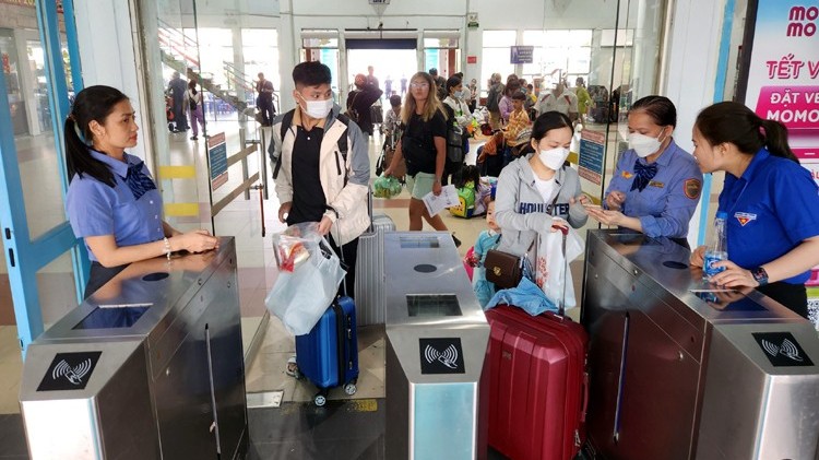 TP Hồ Chí Minh: Giá vé tàu, xe đi các tỉnh dịp nghỉ lễ 30/4 và 1/5 tăng không quá 40%