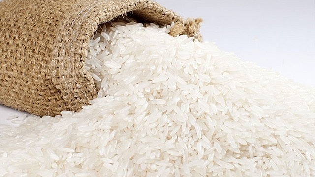 Ngày 26/4: Giá gạo trong nước quay đầu giảm 200 đồng/kg, gạo xuất khẩu ổn định