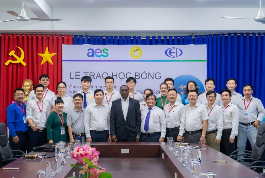 Trao học bổng Năng lượng tương lai năm 2024 cho sinh viên Đại học Phan Thiết, tỉnh Bình Thuận