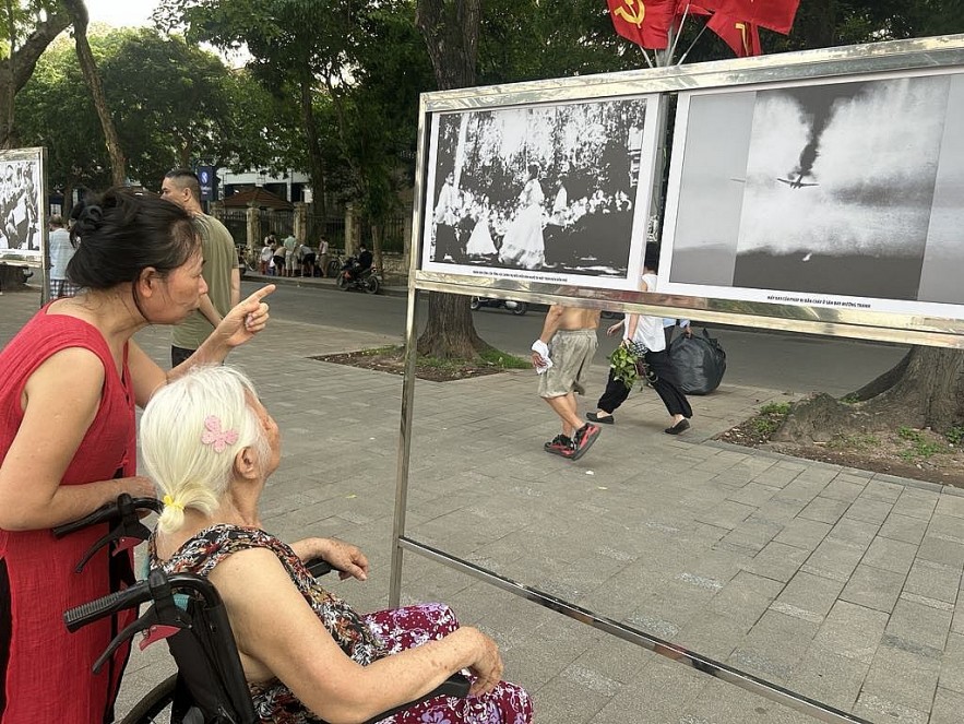 Triển lãm 70 bức ảnh &quot;Việt Nam những chiến thắng làm thay đổi dòng chảy lịch sử thế giới&quot;