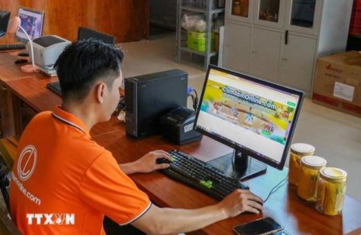 Revenue on top five e-commerce platforms jumps 79% hinh anh 1