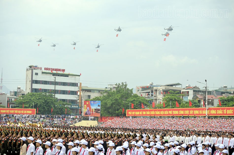 Hào hùng lễ diễu binh, diễu hành Kỷ niệm 70 năm Chiến thắng Điện Biên Phủ