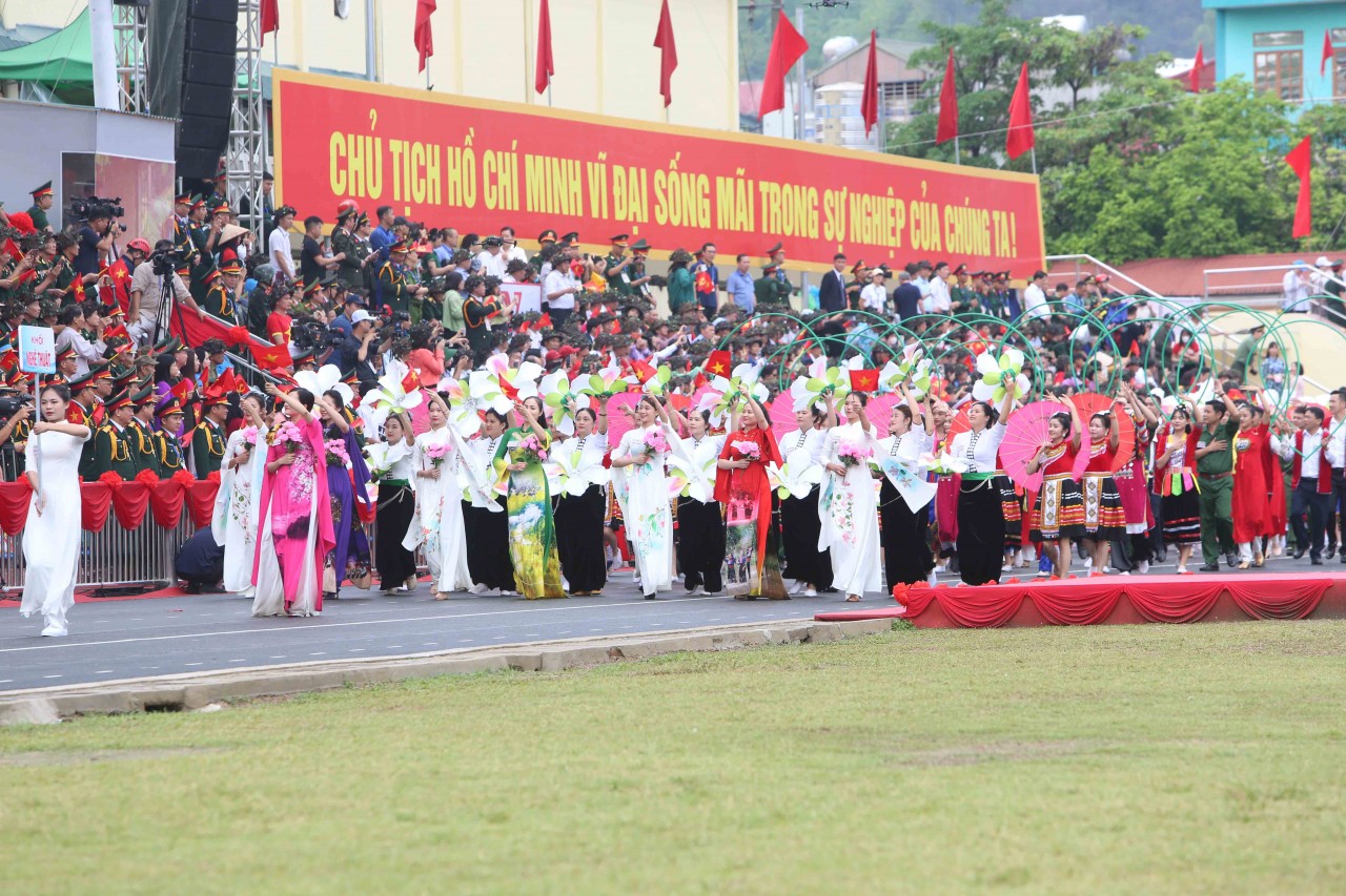 Hào hùng lễ diễu binh, diễu hành Kỷ niệm 70 năm Chiến thắng Điện Biên Phủ