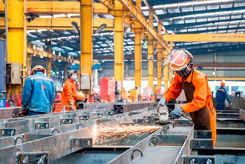 Sản xuất công nghiệp tiếp tục phục hồi tăng trưởng 6% so với cùng kỳ
