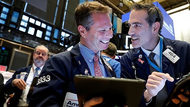Chứng khoán Mỹ phủ sắc xanh, Dow Jones có chuỗi tăng dài nhất kể từ cuối năm 2023