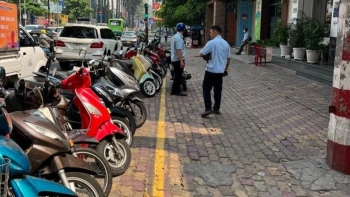 Thí điểm thu phí dùng tạm thời một phần hè phố ở 11 tuyến đường tại quận 1, TP. Hồ Chí Minh