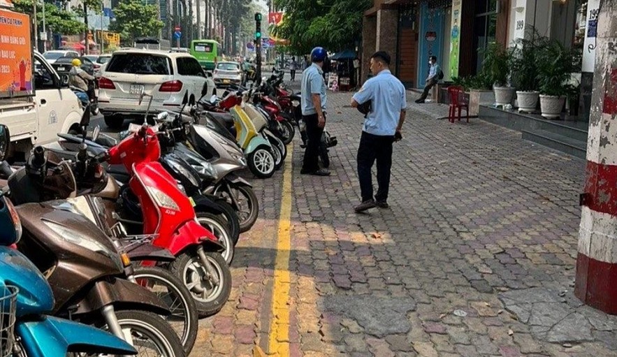 Thí điểm thu phí dùng tạm thời một phần hè phố ở 11 tuyến đường tại TP. Hồ Chí Minh