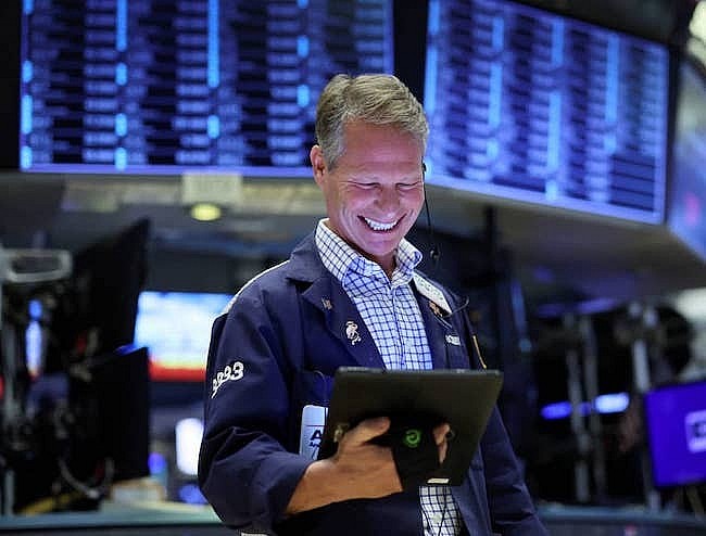 Dow Jones vọt lên hơn 300 điểm, lập chuỗi 7 phiên tăng liên tiếp