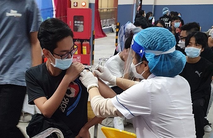 Không có rủi ro đến huyết khối hay giảm tiểu cầu sau tiêm vaccine phòng Covid-19 AstraZeneca tại Việt Nam