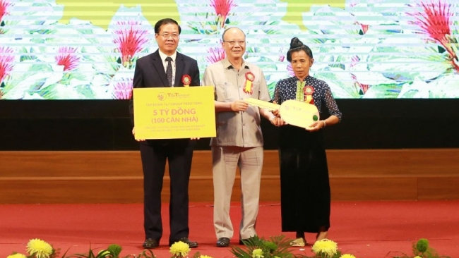 T&T Group trao tặng 5 tỷ đồng hỗ trợ làm nhà Đại đoàn kết cho người nghèo tỉnh Điện Biên