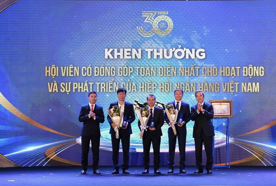 Vietcombank dẫn đầu ngành ngân hàng tại ba cuộc thi của Hiệp hội Ngân hàng Việt Nam