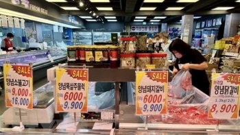 Các nhà bán lẻ Hàn Quốc với chiến lược chi phí thấp bán hàng giảm giá trong bối cảnh lạm phát