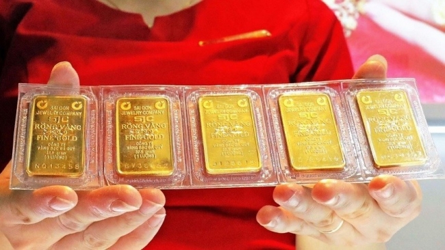 Eight bidders win May 14 gold auction