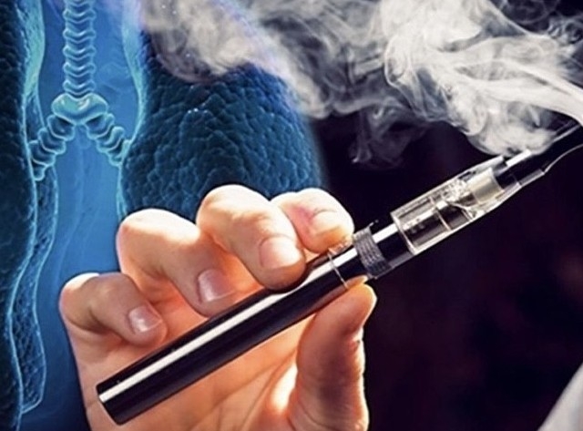 Chính phủ yêu cầu tăng cường kiểm soát, ngăn chặn tác hại của thuốc lá điện tử