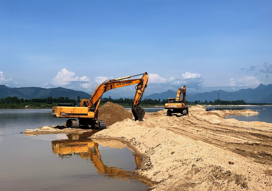 Gỡ khó về mặt bằng, vật liệu thúc tiến độ dự án giao thông trọng điểm