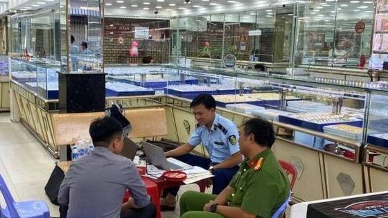 Kiểm tra, xử phạt nhiều cơ sở kinh doanh vàng, thực phẩm chức năng vi phạm