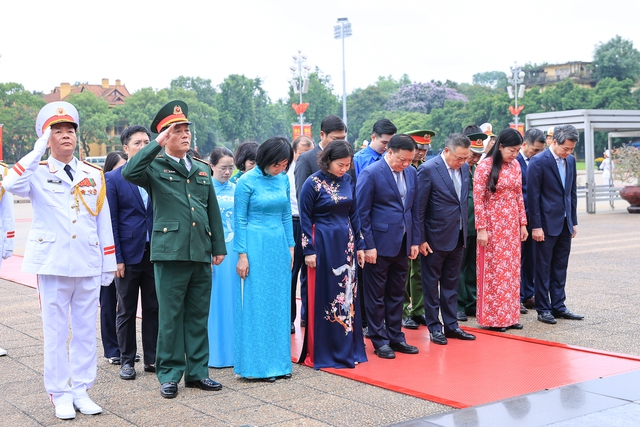 Lãnh đạo Đảng, Nhà nước viếng Chủ tịch Hồ Chí Minh và các Anh hùng liệt sĩ- Ảnh 6.