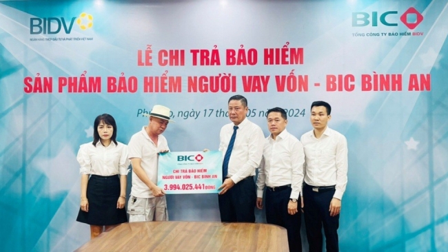 BIC chi trả gần 4 tỷ đồng quyền lợi bảo hiểm cho khách hàng tại BIDV Phú Thọ
